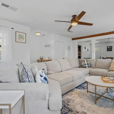 4 Bedroom Single Story W/Studio Unit_Grill_Near Beach